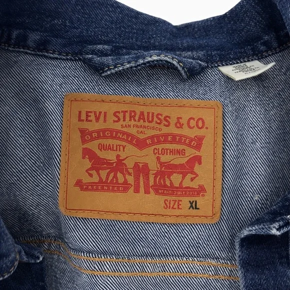 Levi's Classic Blue Denim Jacket - Picture 2 of 4